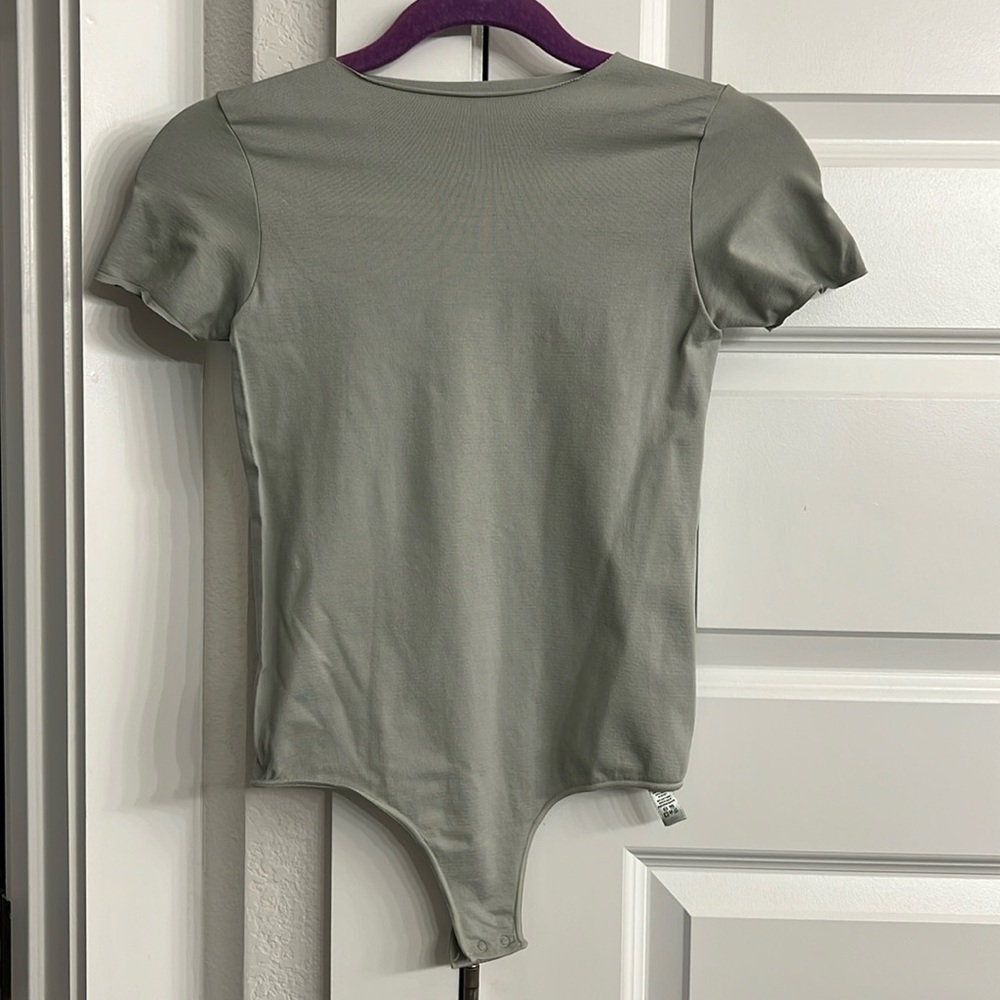SKIMS L/XL sage short sleeve bodysuit